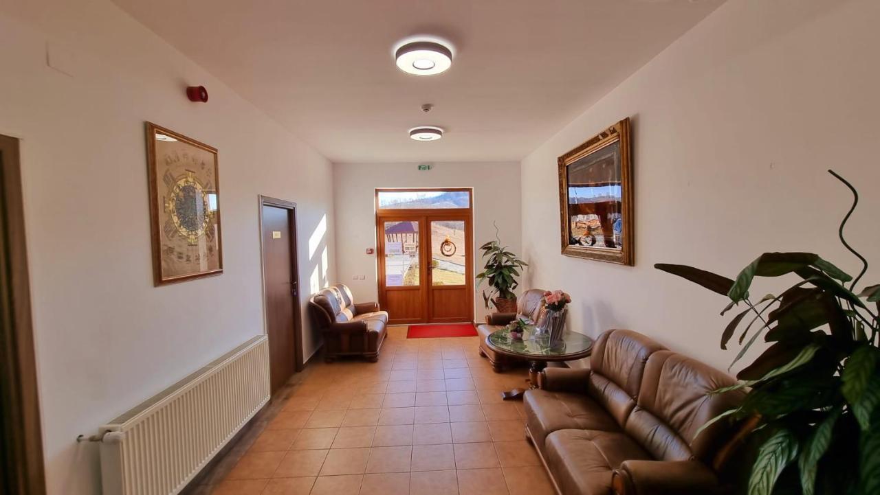 Motel Prislop Haţeg エクステリア 写真