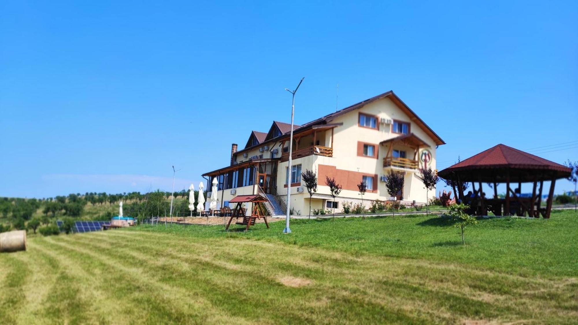 Motel Prislop Haţeg エクステリア 写真